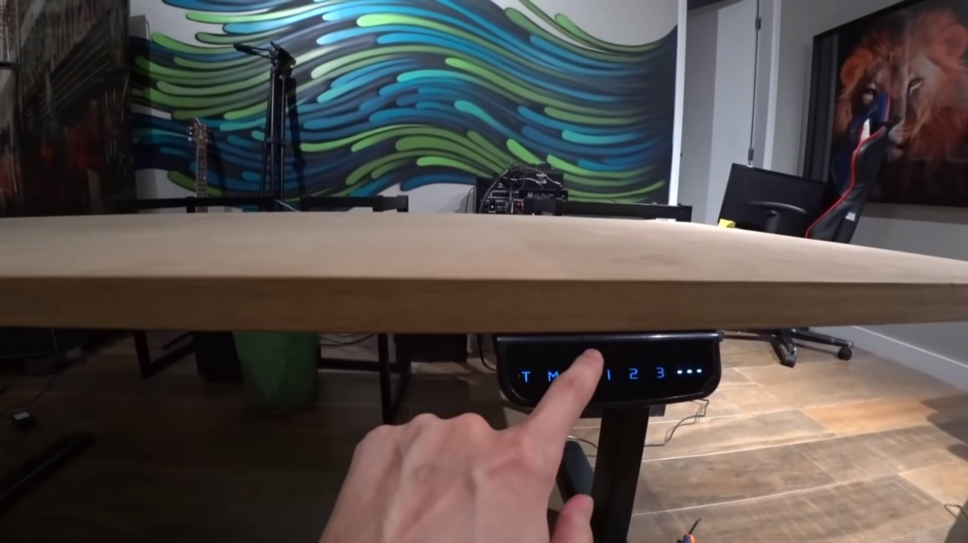 Youtuber Lucas Lira mostra sua nova mesa de escritório Slikdesk High