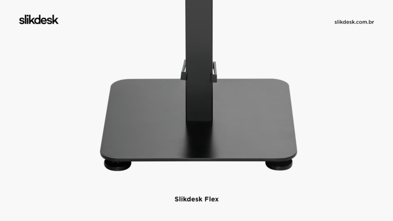 detalhe da base da estrutura da mesa compacta slikdesk flex preta no fundo branco